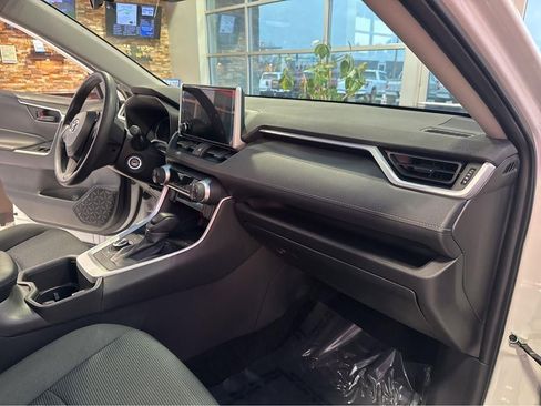 Used 2024 Toyota RAV4 LE AWD/4WD image 27