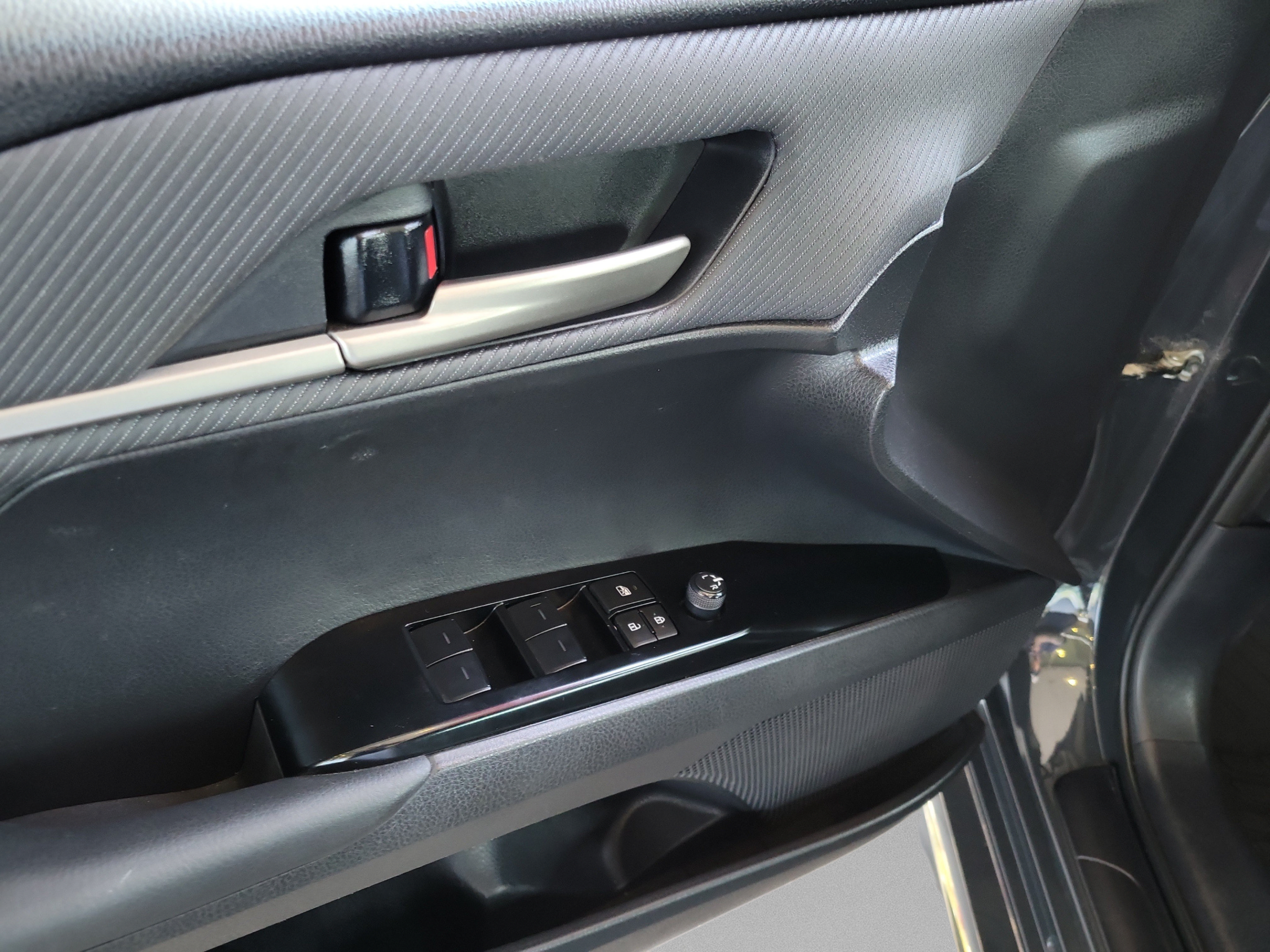 Used 2025 Toyota Camry SE FWD image 7