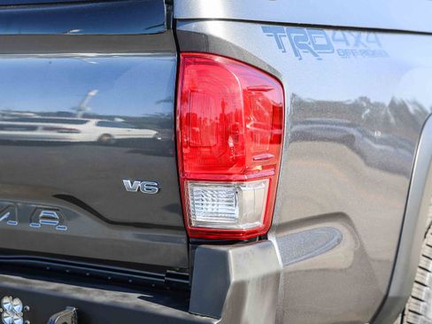 Used 2017 Toyota Tacoma TRD Off-Road image 23