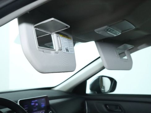 Used 2024 Nissan Rogue S image 19