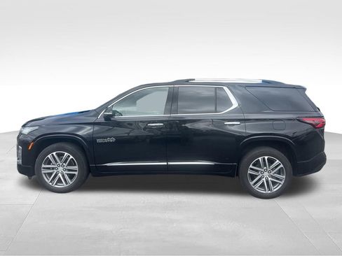 Used 2023 Chevrolet Traverse High Country FWD image 3