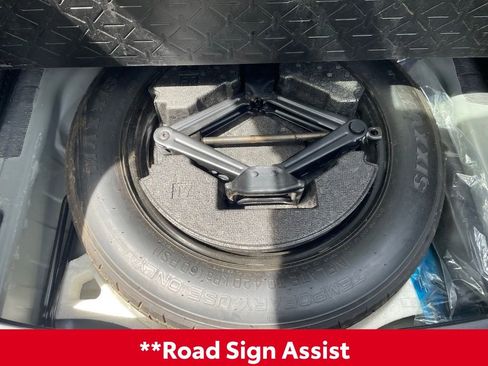 Used 2024 Toyota RAV4 XLE FWD image 15