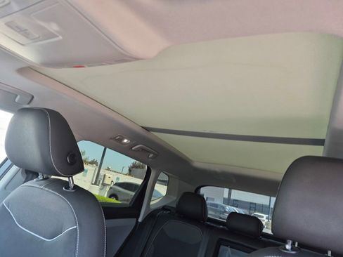 Certified 2024 Volkswagen Taos SE w/ Panoramic Sunroof Package FWD image 23