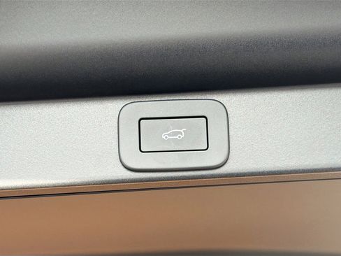 New 2026 Land Rover Range Rover SE image 14