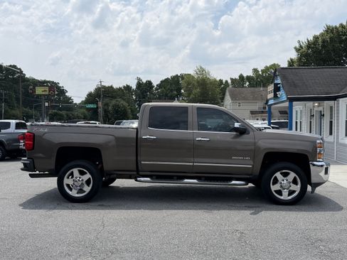 Used 2015 Chevrolet Silverado 2500 LTZ w/ Z71 Package, Off-Road AWD/4WD image 5