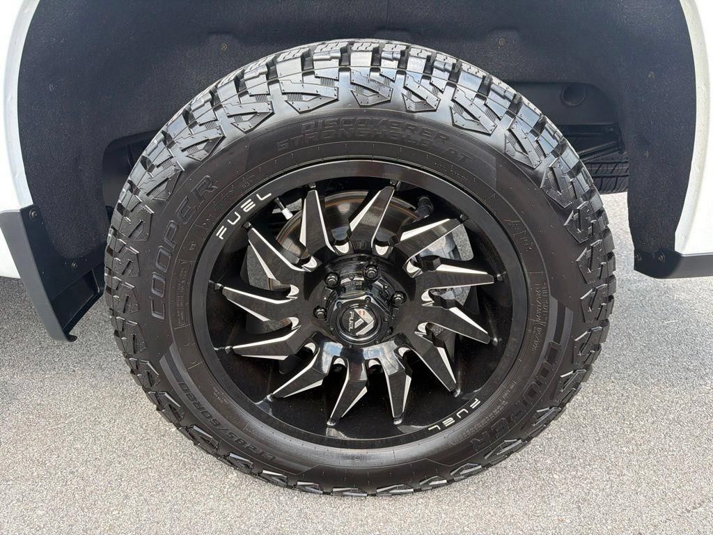 Used 2022 Chevrolet Silverado 1500 LT AWD/4WD image 11