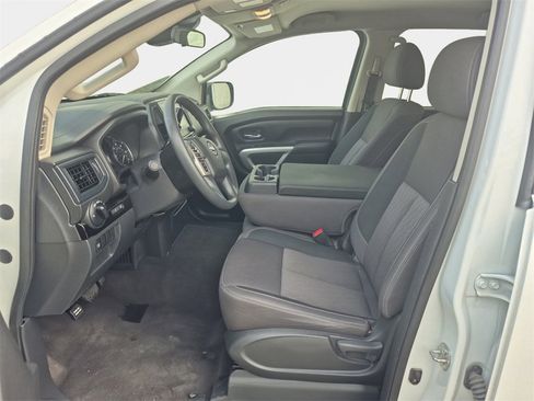 Used 2023 Nissan Titan SV image 12