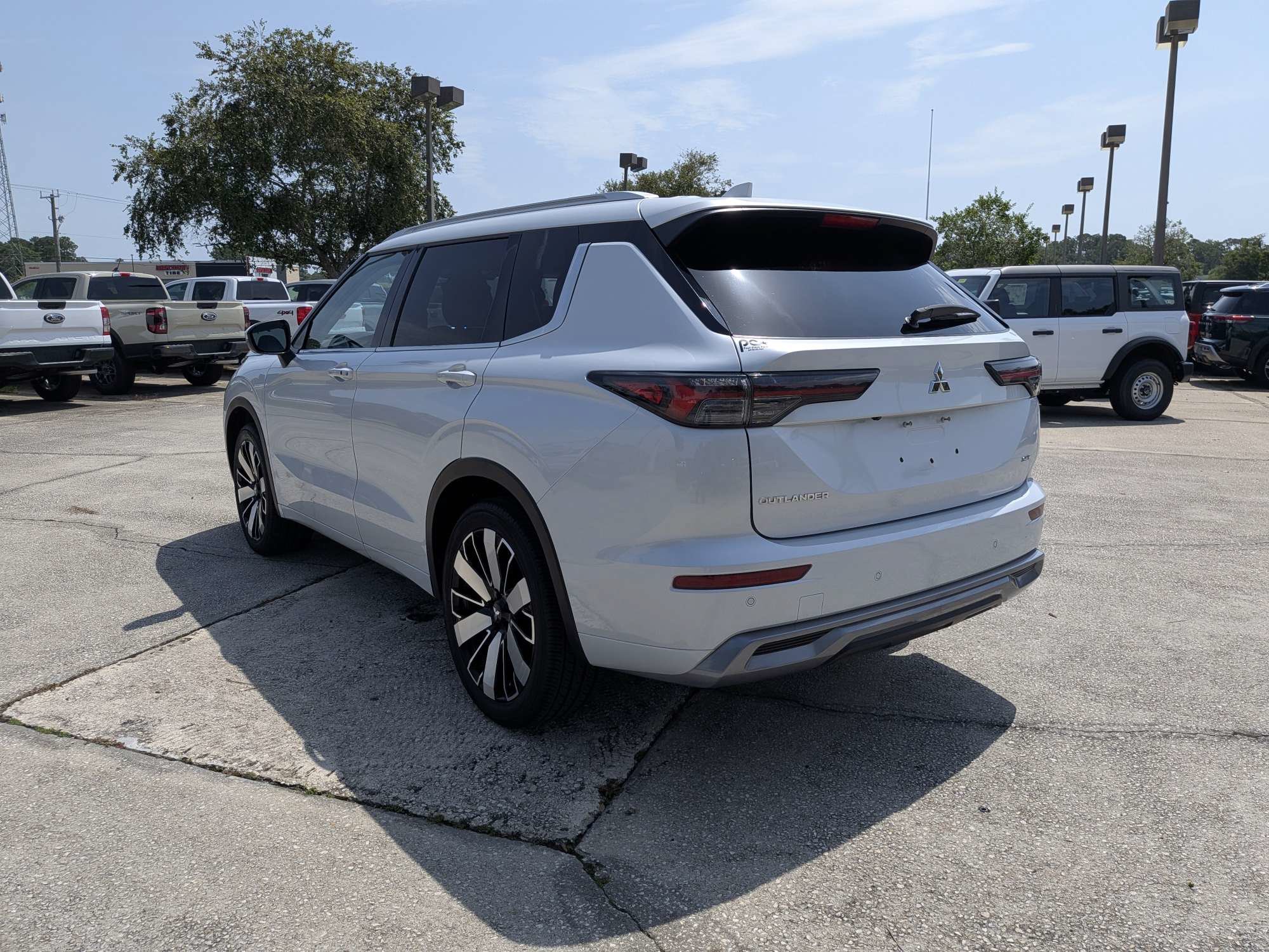 Used 2025 Mitsubishi Outlander SEL FWD image 6