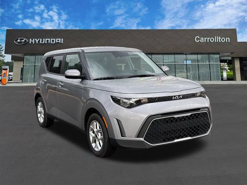Used 2025 Kia Soul LX w/ LX Technology Package FWD image 3