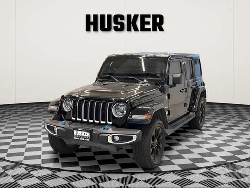 Used 2022 Jeep Wrangler Unlimited Sahara w/ Cold Weather Group AWD/4WD image 4