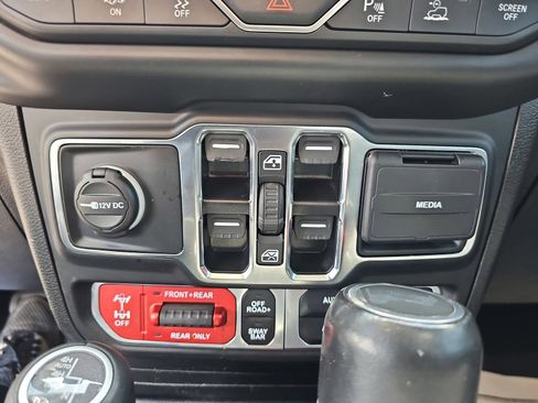 Used 2022 Jeep Wrangler Unlimited Rubicon AWD/4WD image 29