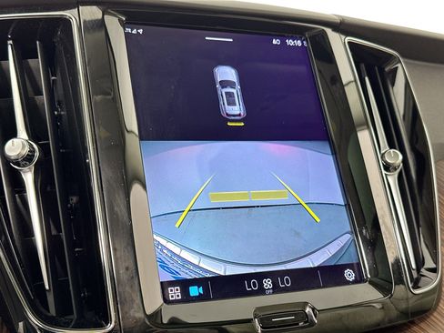 Used 2022 Volvo XC60 B5 Momentum w/ Protection Package Premier image 14