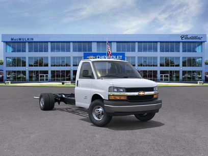 New 2025 Chevrolet Express 3500 w/ Power Convenience Package