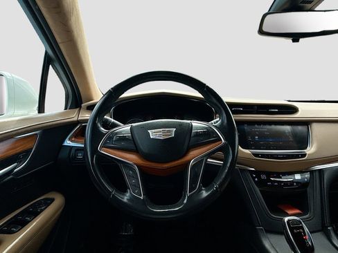 Used 2019 Cadillac XT5 Platinum AWD/4WD image 11