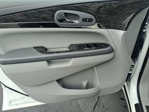 Used 2014 Buick Enclave Leather image 12