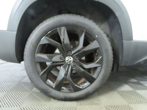 Used 2022 Volkswagen Taos SEL image 33