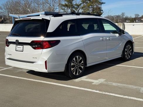 New 2026 Honda Odyssey Elite image 3