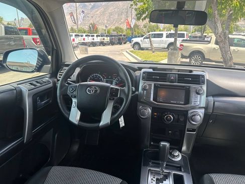 Used 2017 Toyota 4Runner SR5 AWD/4WD image 21