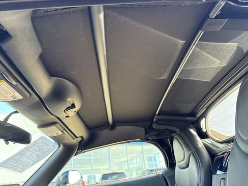 Used 2006 Pontiac Solstice Convertible w/ Premium Package image 18