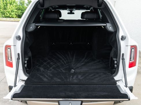 Used 2022 Rolls-Royce Cullinan AWD/4WD image 39