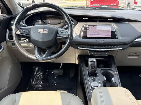 Used 2019 Cadillac XT4 Luxury w/ Cold Weather Package FWD image 8