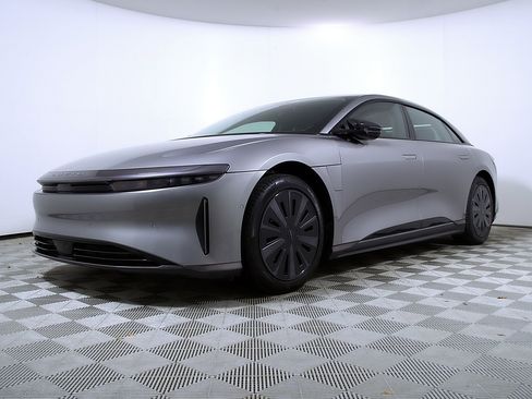 Used 2025 Lucid Air Pure RWD image 3