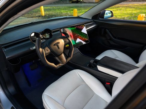 Used 2018 Tesla Model 3 Long Range image 85