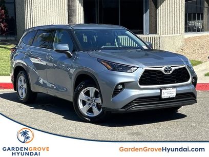 Used 2022 Toyota Highlander LE