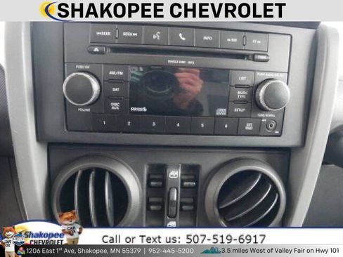 Used 2010 Jeep Wrangler Unlimited Rubicon image 19