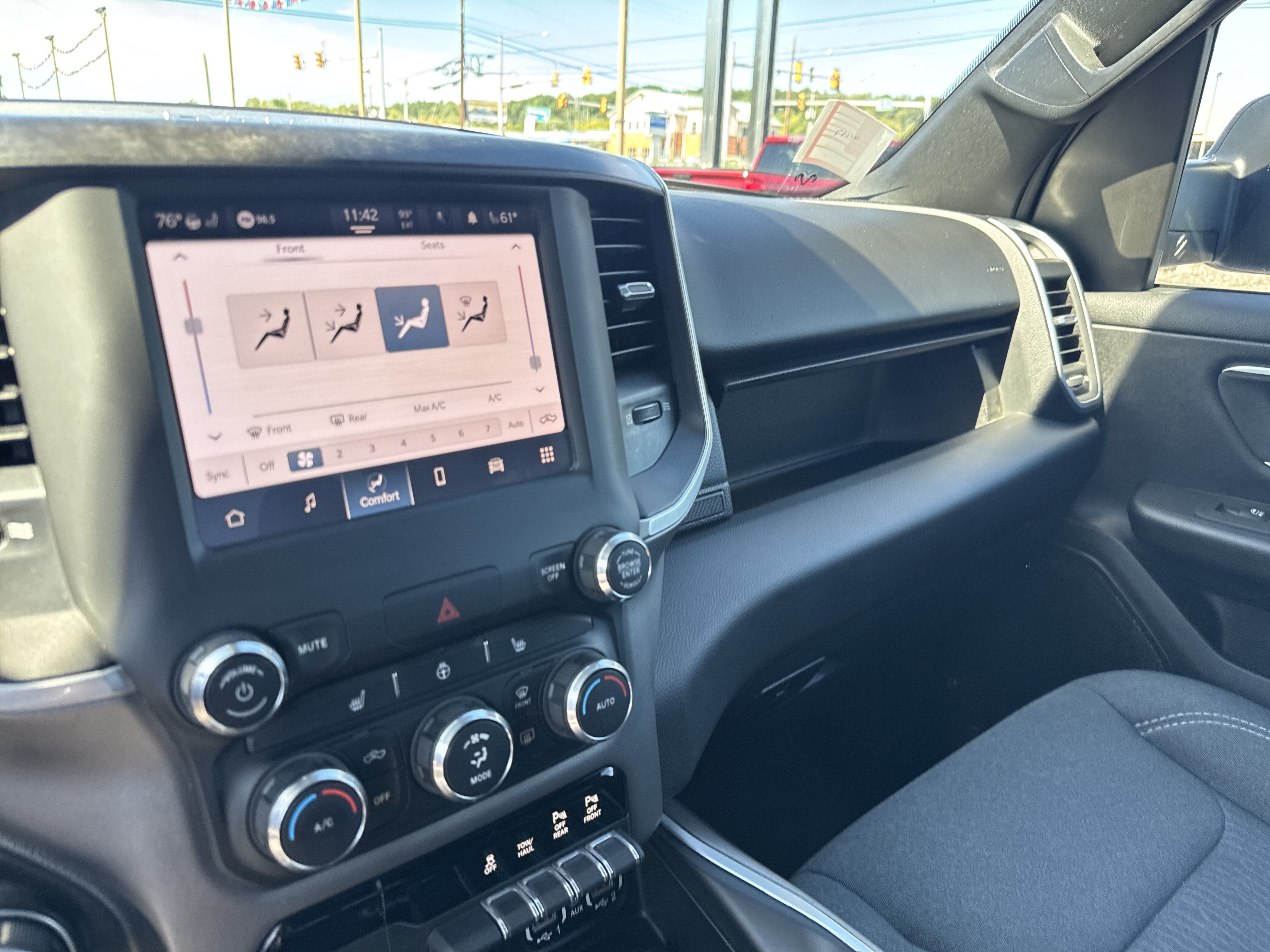 Used 2022 RAM 1500 Big Horn AWD/4WD image 22