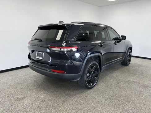 Used 2024 Jeep Grand Cherokee Limited w/ Black Appearance Package image 19