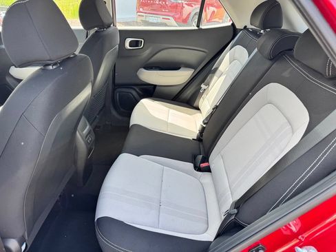 Used 2025 Hyundai Venue SEL FWD image 27