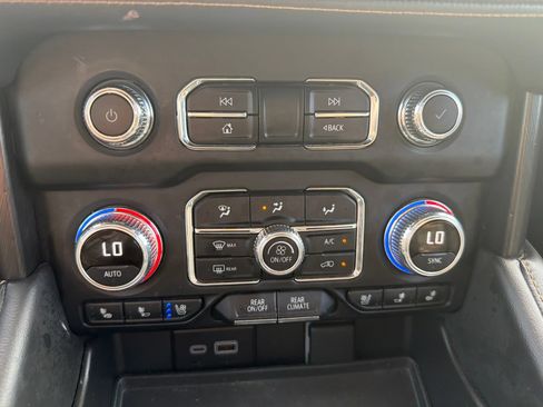Used 2024 GMC Yukon XL AT4 w/ Technology Package AWD/4WD image 32