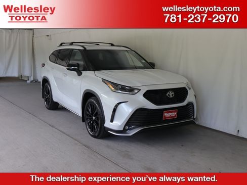 Used 2023 Toyota Highlander XSE AWD/4WD image 1