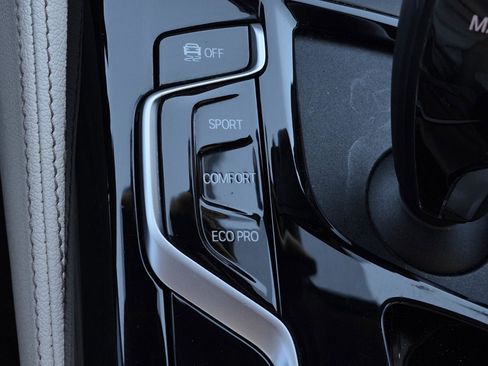 Certified 2022 BMW 530i xDrive w/ M Sport Package image 21