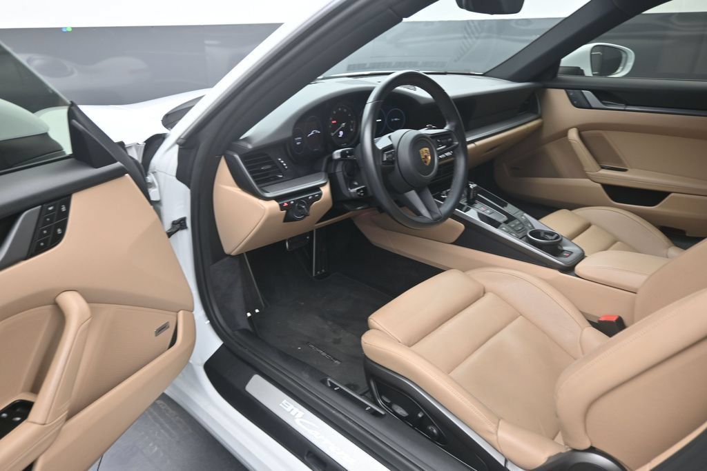 Used 2022 Porsche 911 Carrera RWD image 10