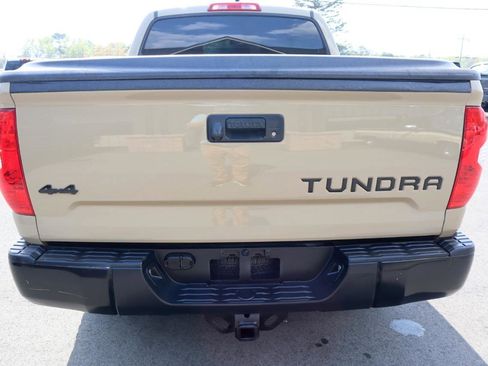 Used 2017 Toyota Tundra SR5 w/ SR5 Upgrade Package image 8