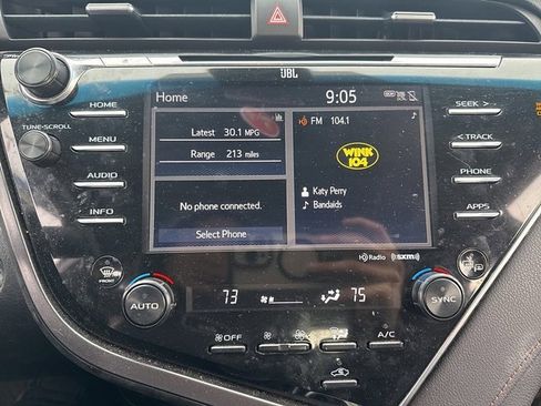 Used 2018 Toyota Camry XLE image 19