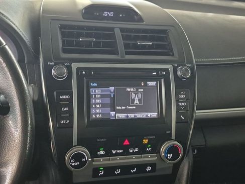 Used 2014 Toyota Camry SE FWD image 13