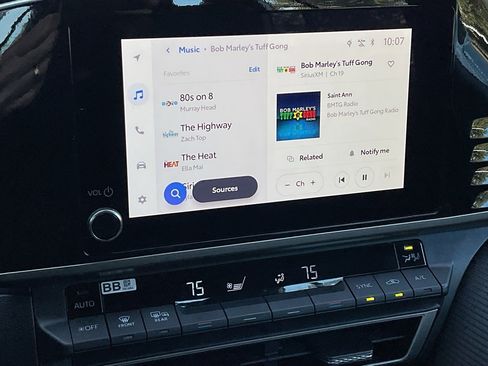 Used 2025 Toyota Camry SE image 28