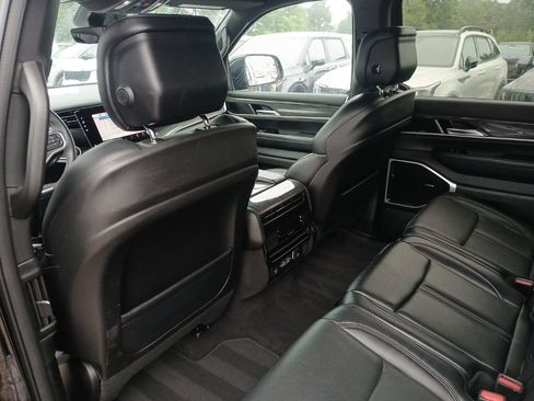 Used 2022 Jeep Wagoneer Series II AWD/4WD image 16