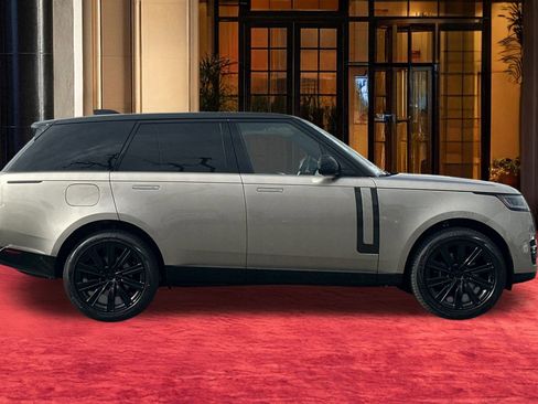 New 2026 Land Rover Range Rover SE image 9