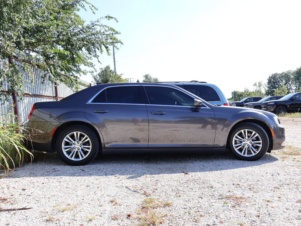 Used 2019 Chrysler 300 Touring w/ Driver Convenience Group RWD image 18