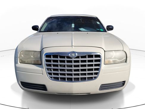 Used 2006 Chrysler 300 image 2