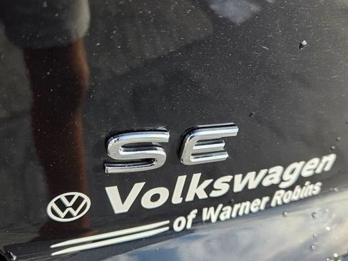 Used 2024 Volkswagen Atlas Cross Sport SE FWD image 11