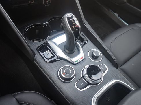 New 2024 Alfa Romeo Giulia Sprint image 22