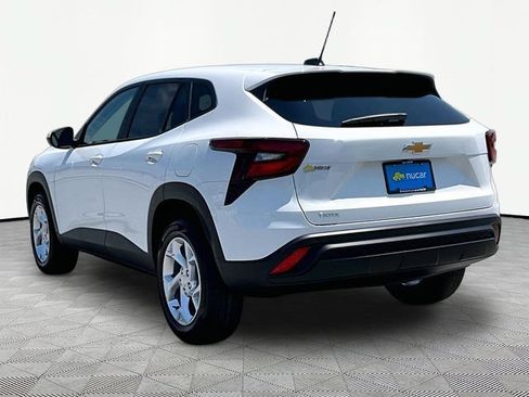 New 2026 Chevrolet Trax LS w/ LS Convenience Package FWD image 4