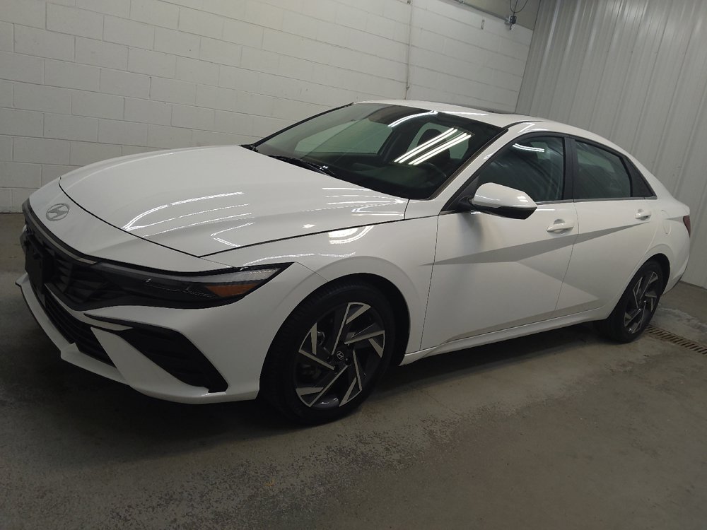Used 2025 Hyundai Elantra Limited FWD image 2