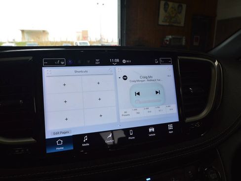 Used 2025 Chrysler Pacifica Select AWD/4WD image 40