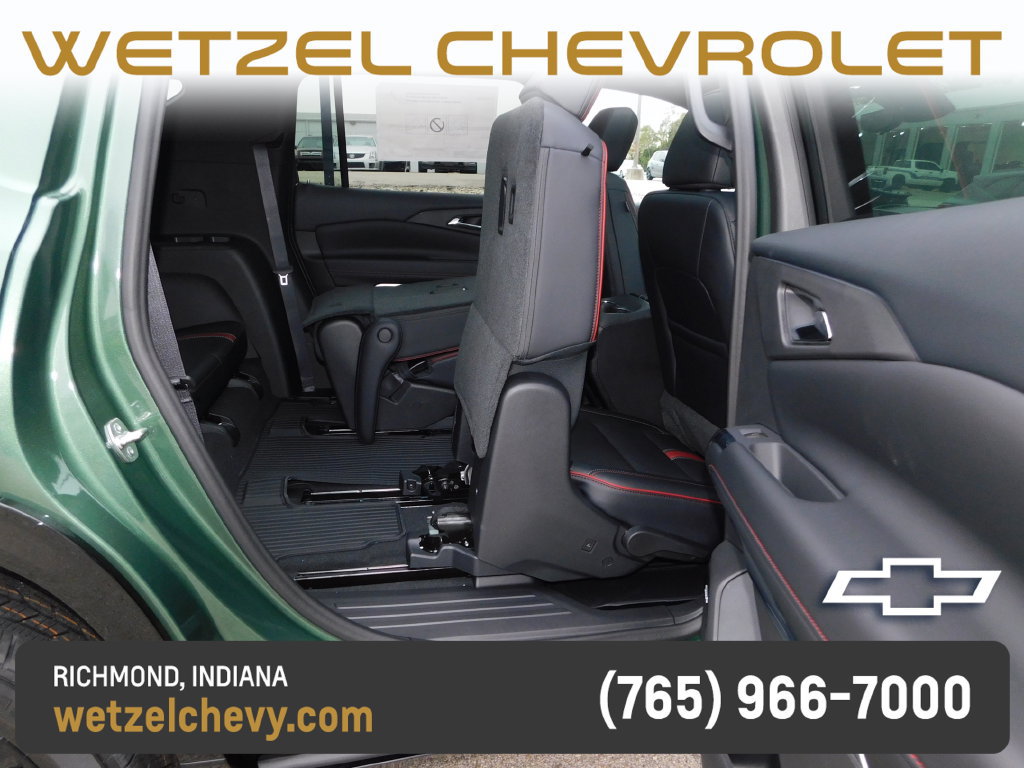 New 2027 Chevrolet Traverse RS w/ LPO, Floor Liner Package FWD image 32